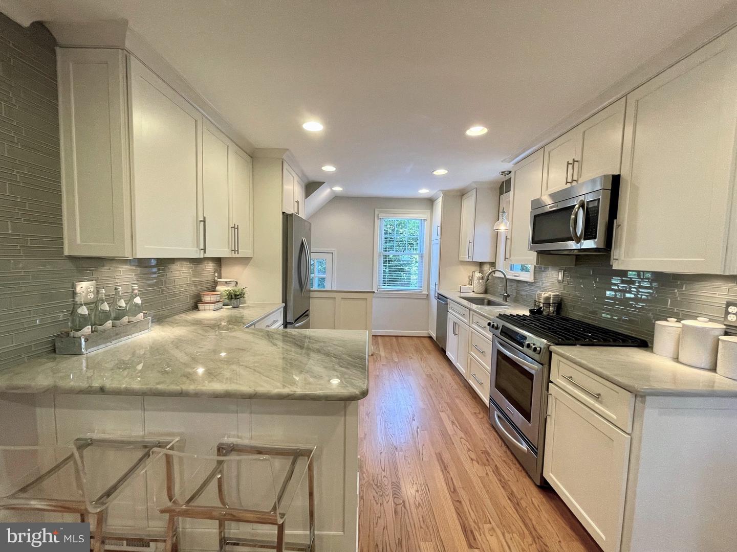 960 Patrick Henry Dr