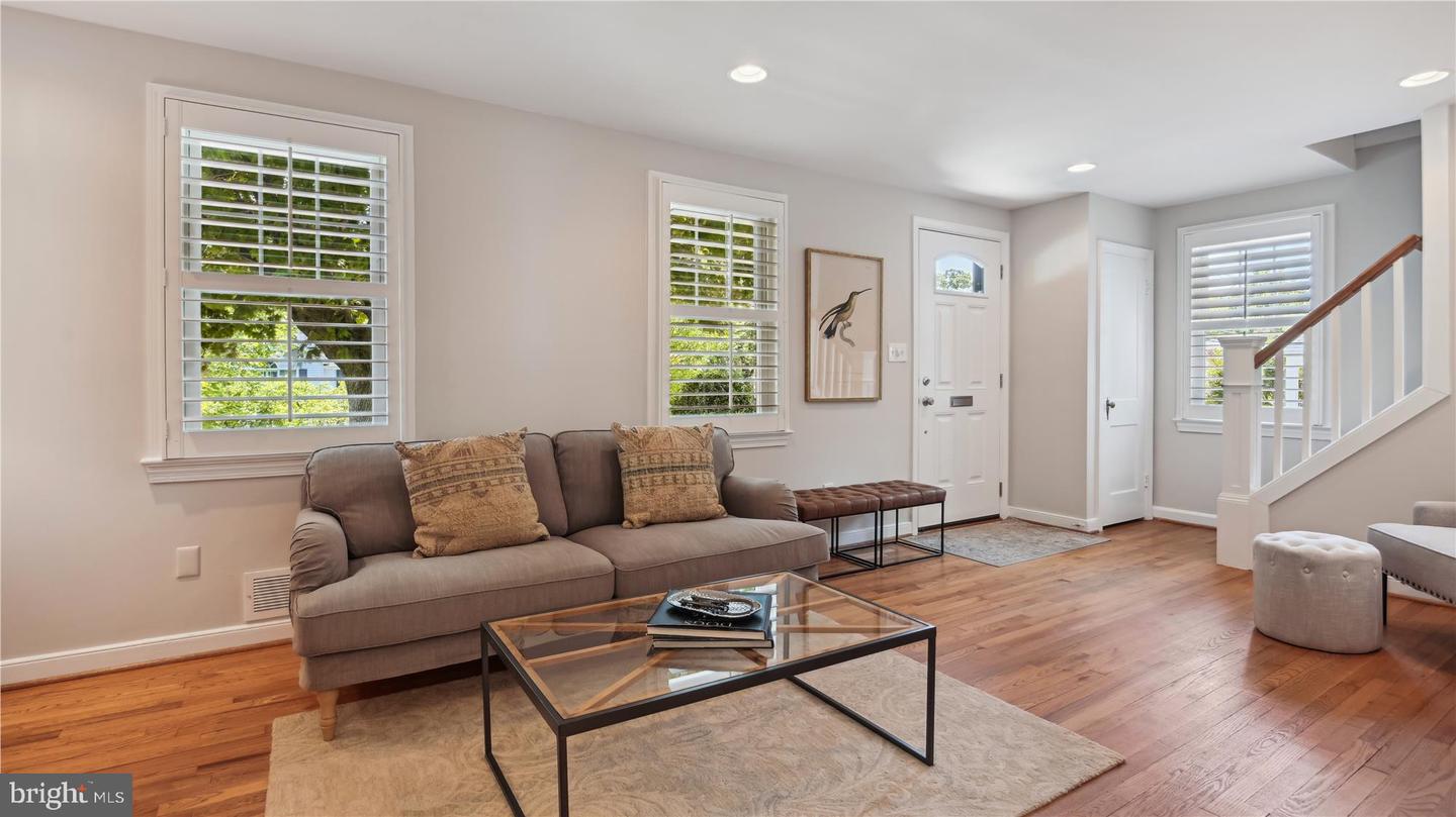 960 Patrick Henry Dr