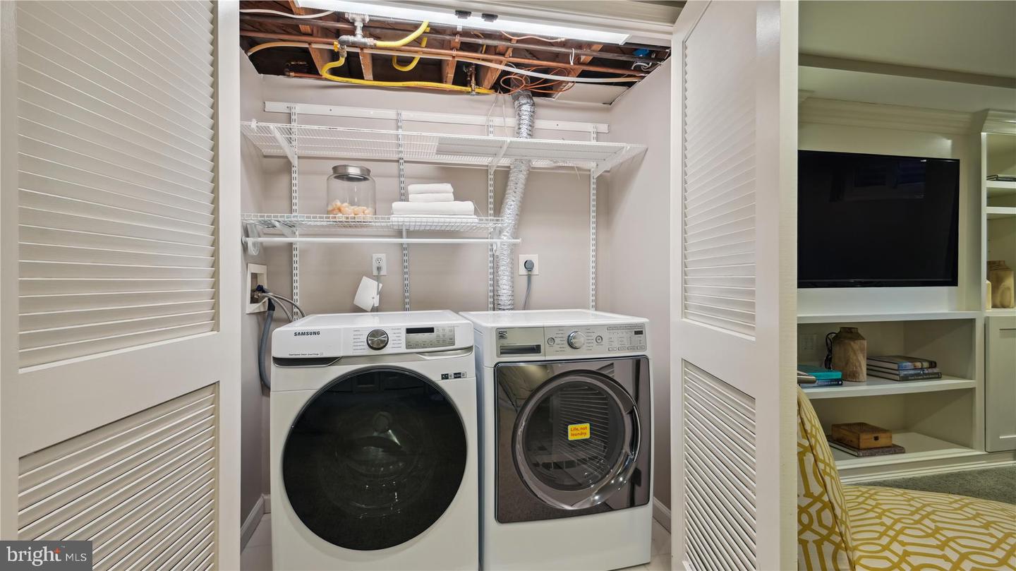 960 Patrick Henry Dr