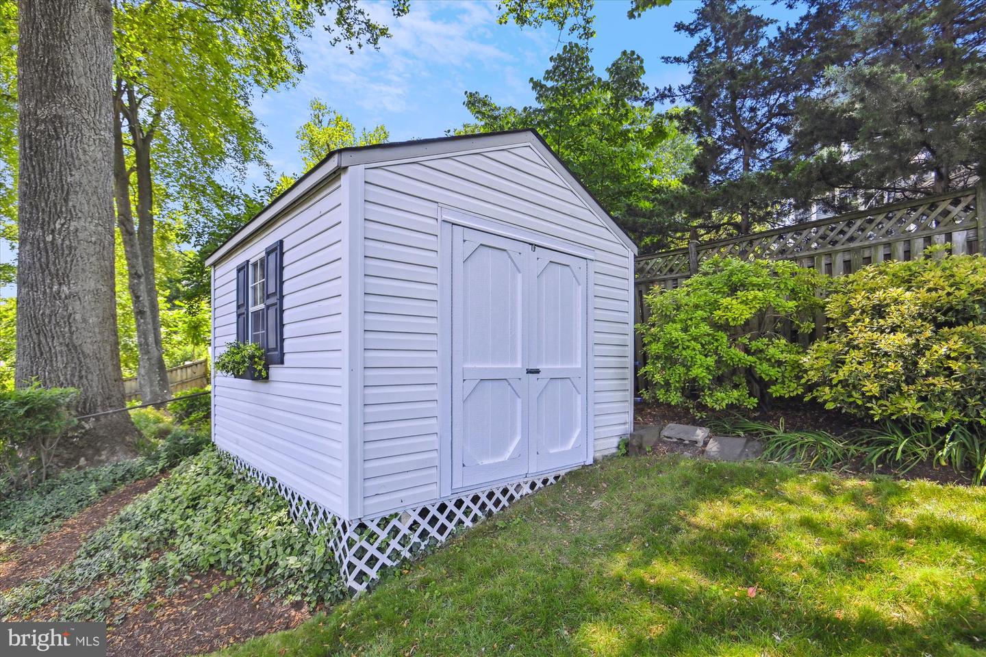 960 Patrick Henry Dr