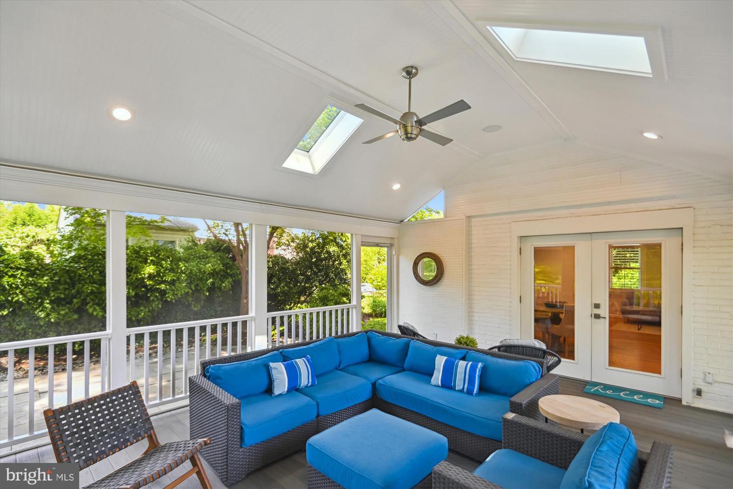 960 Patrick Henry Dr