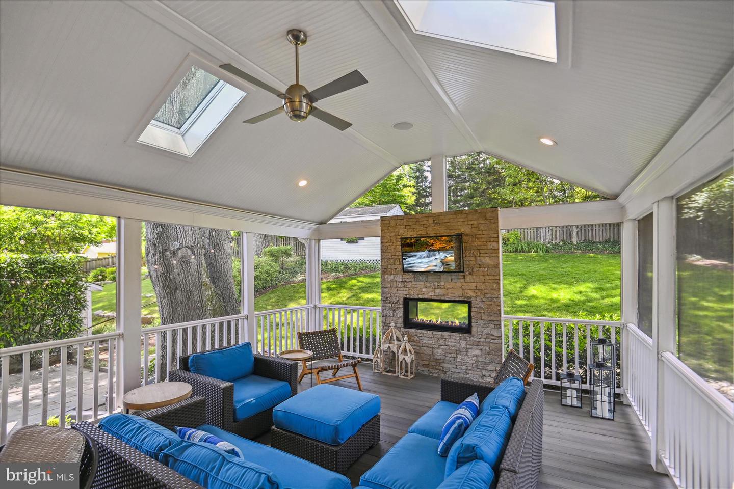 960 Patrick Henry Dr