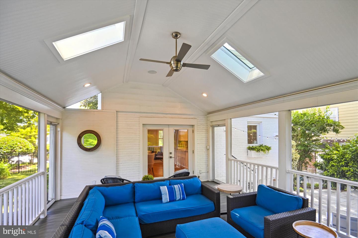 960 Patrick Henry Dr