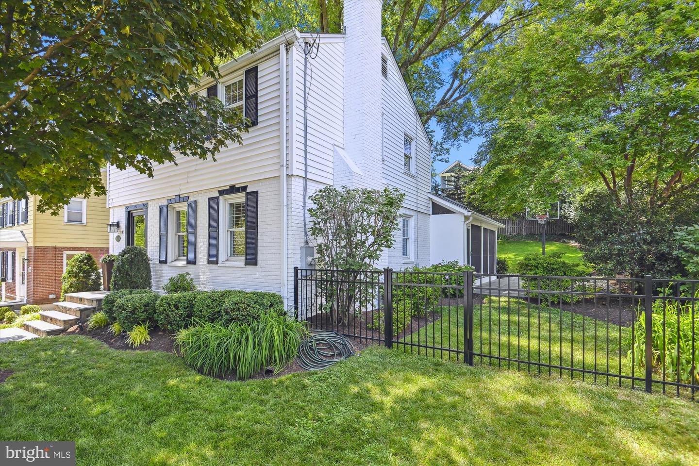 960 Patrick Henry Dr