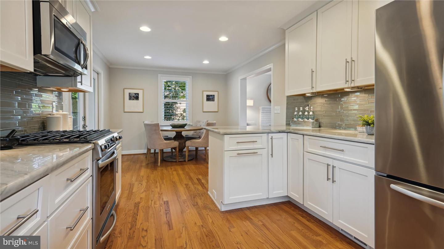 960 Patrick Henry Dr