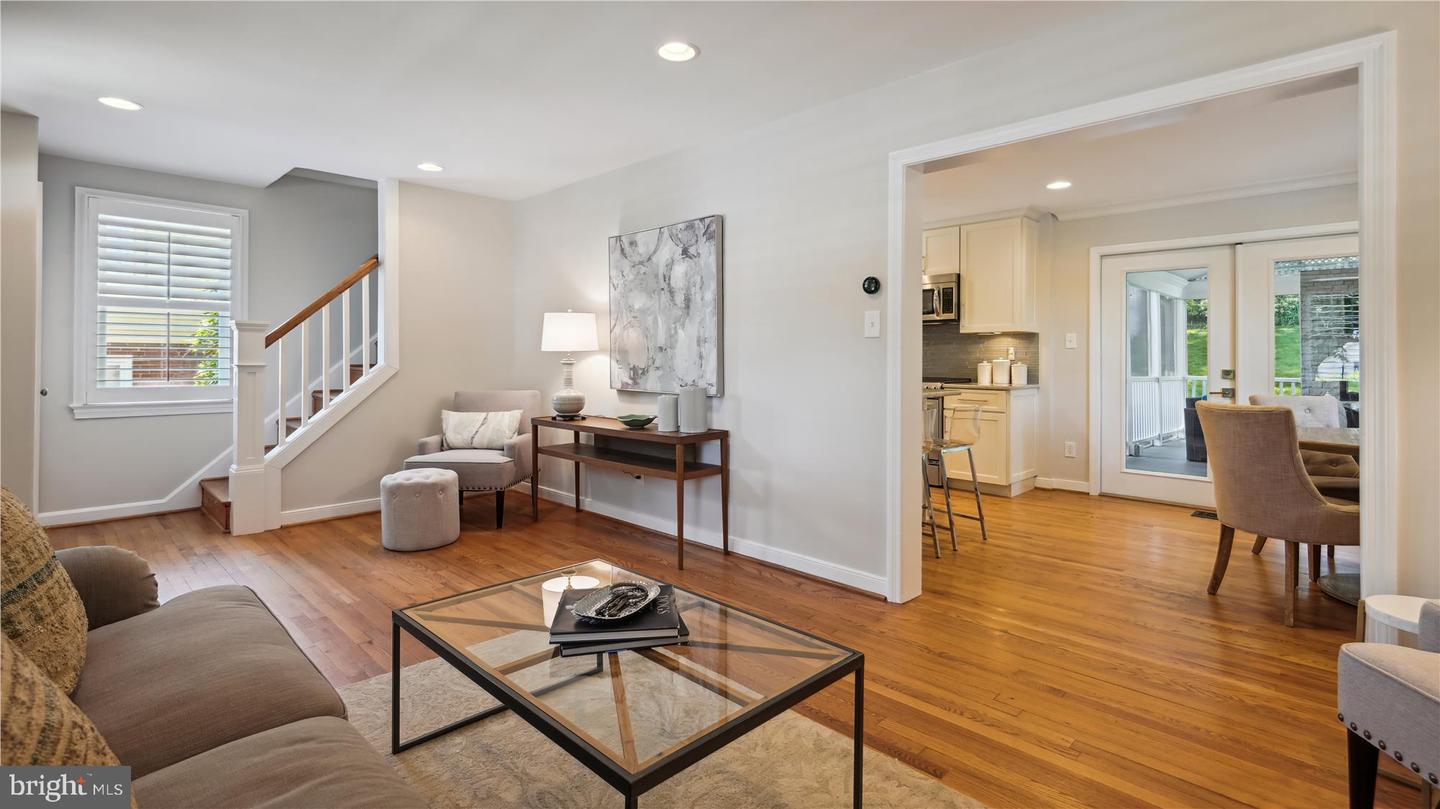 960 Patrick Henry Dr