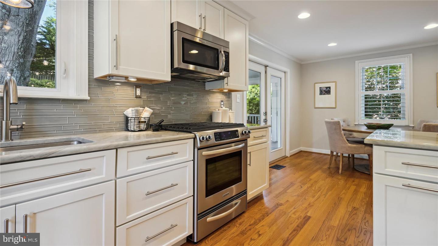 960 Patrick Henry Dr