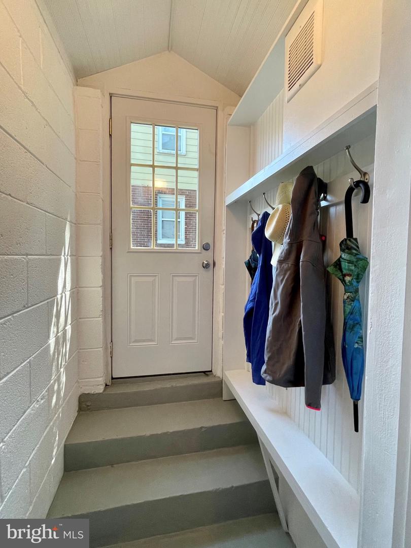 960 Patrick Henry Dr