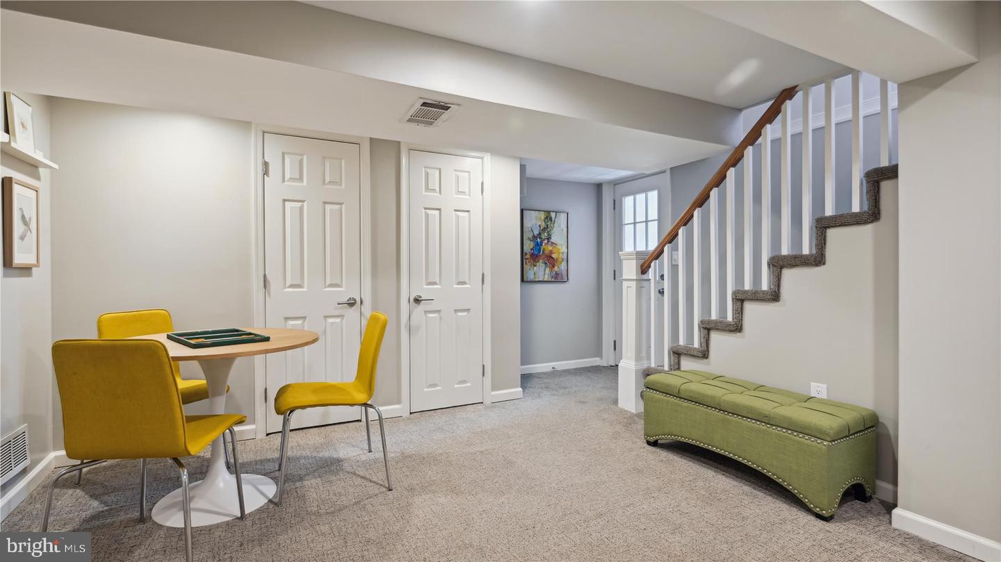 960 Patrick Henry Dr