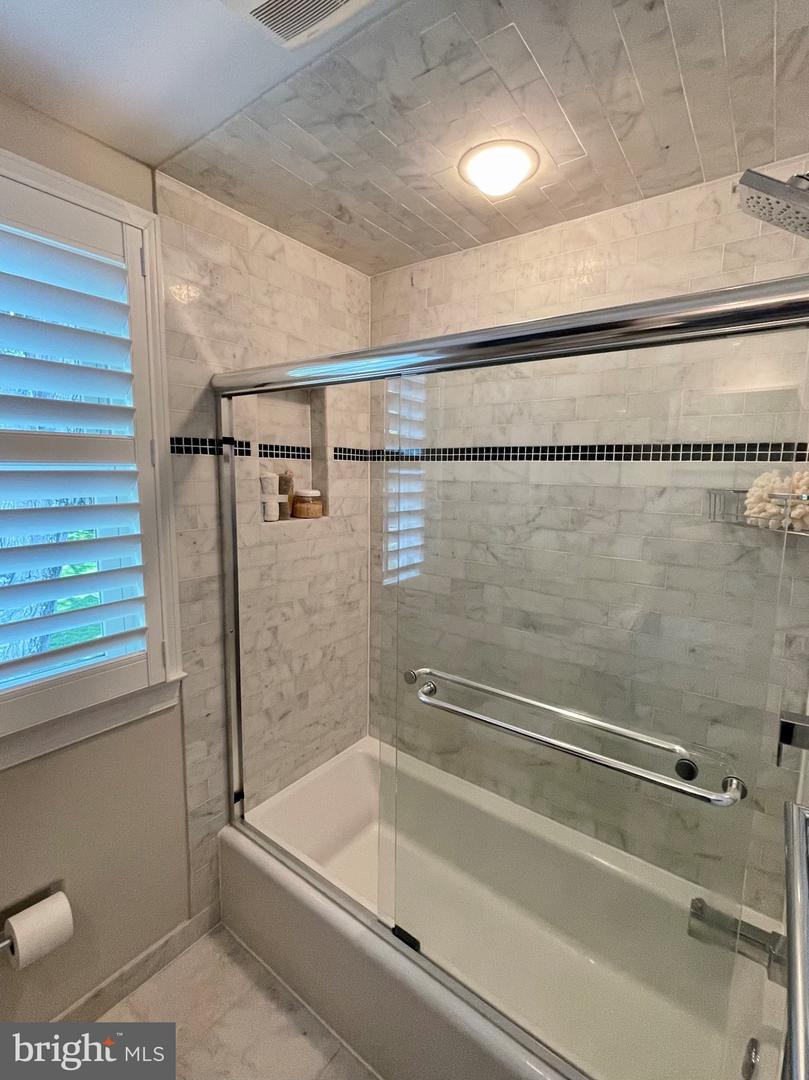 960 Patrick Henry Dr