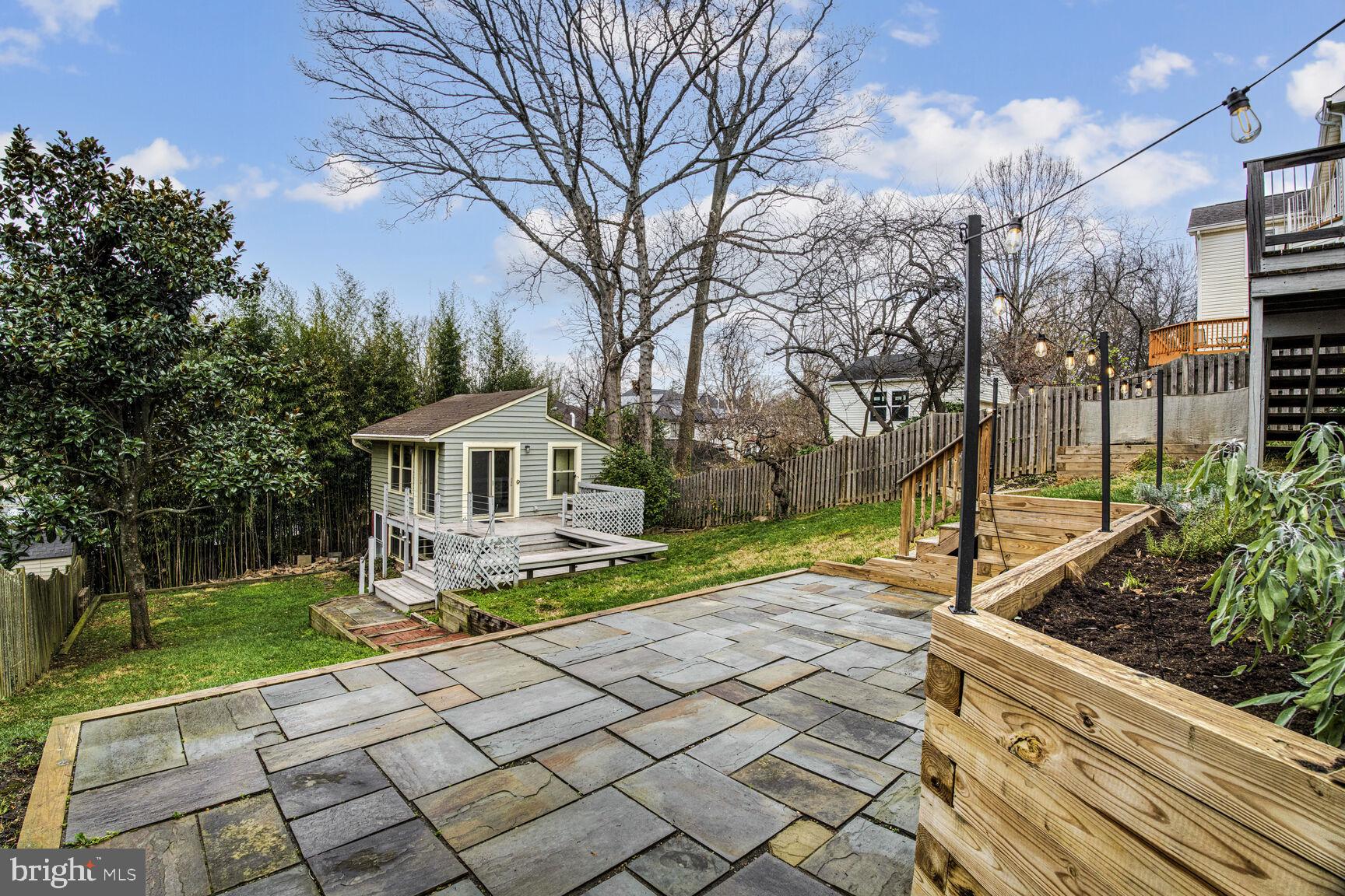 1708 N Stafford St N