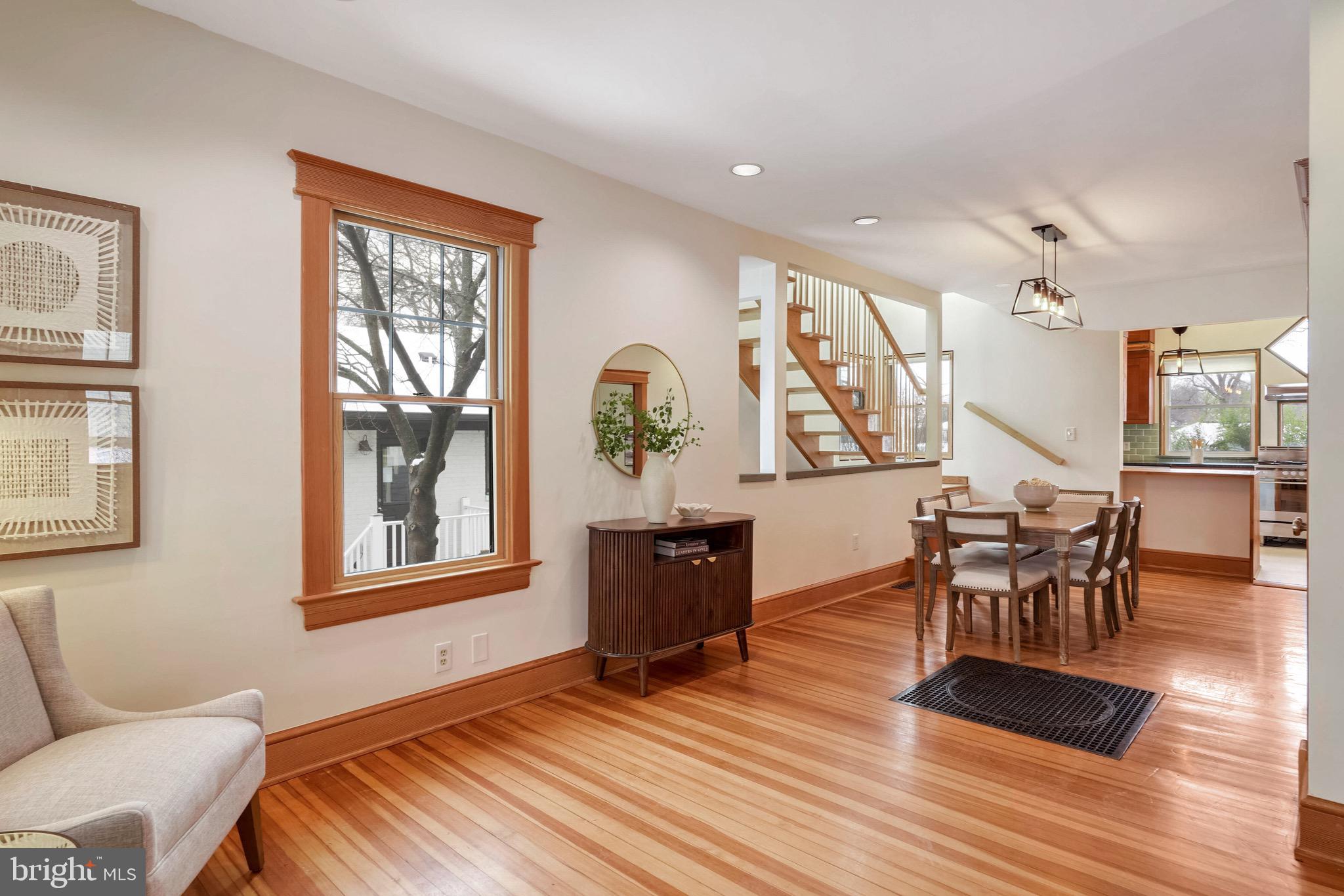 1708 N Stafford St N