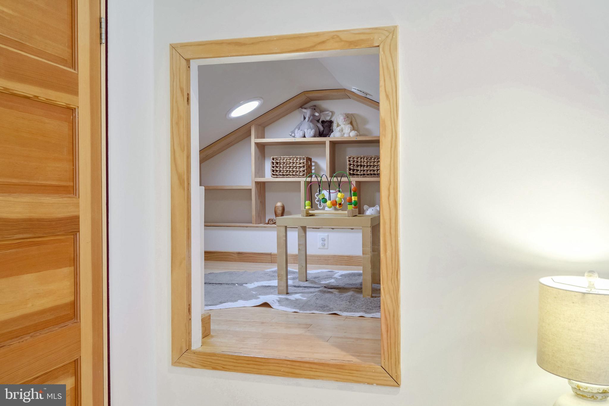 1708 N Stafford St N