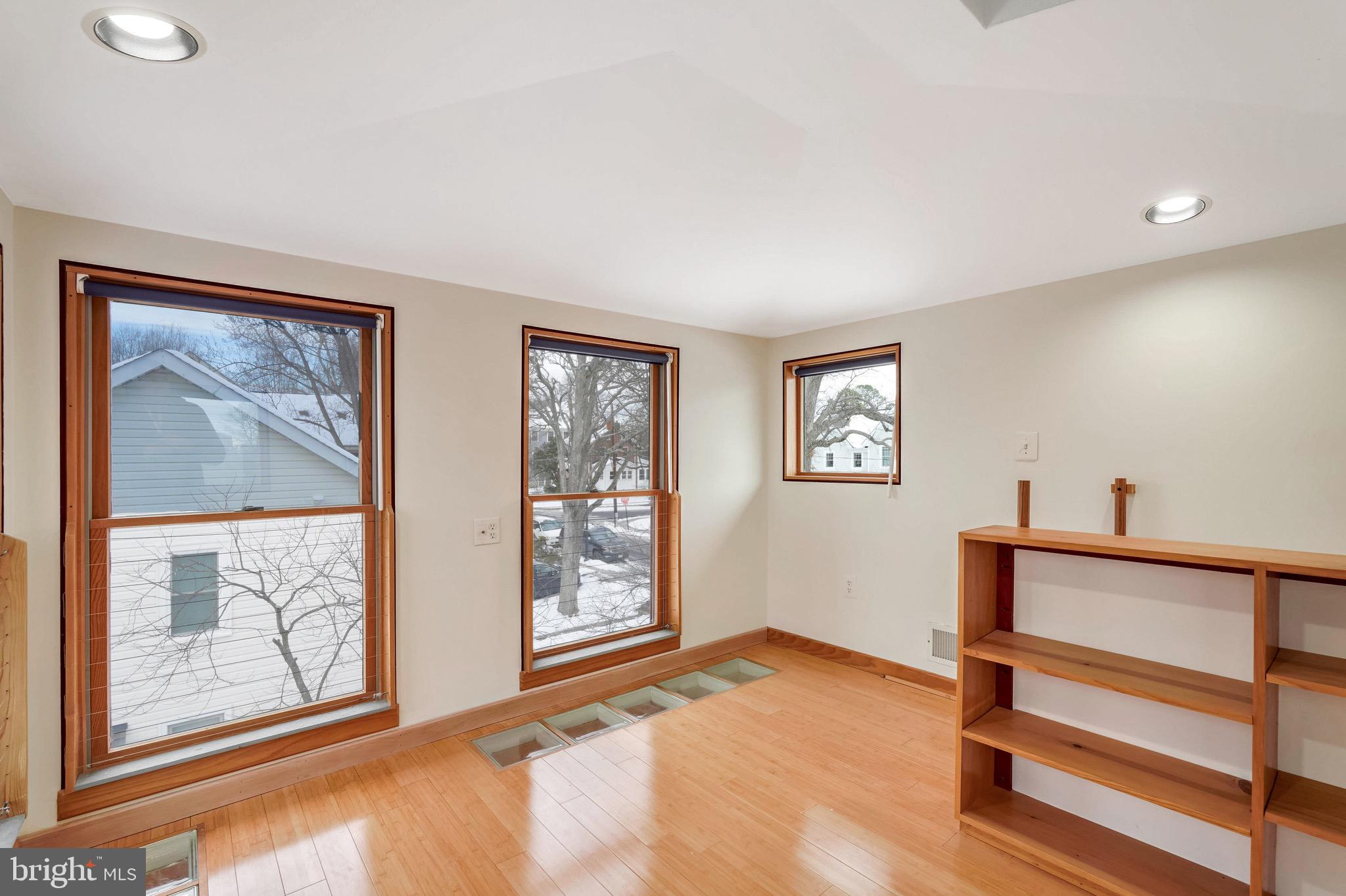 1708 N Stafford St N