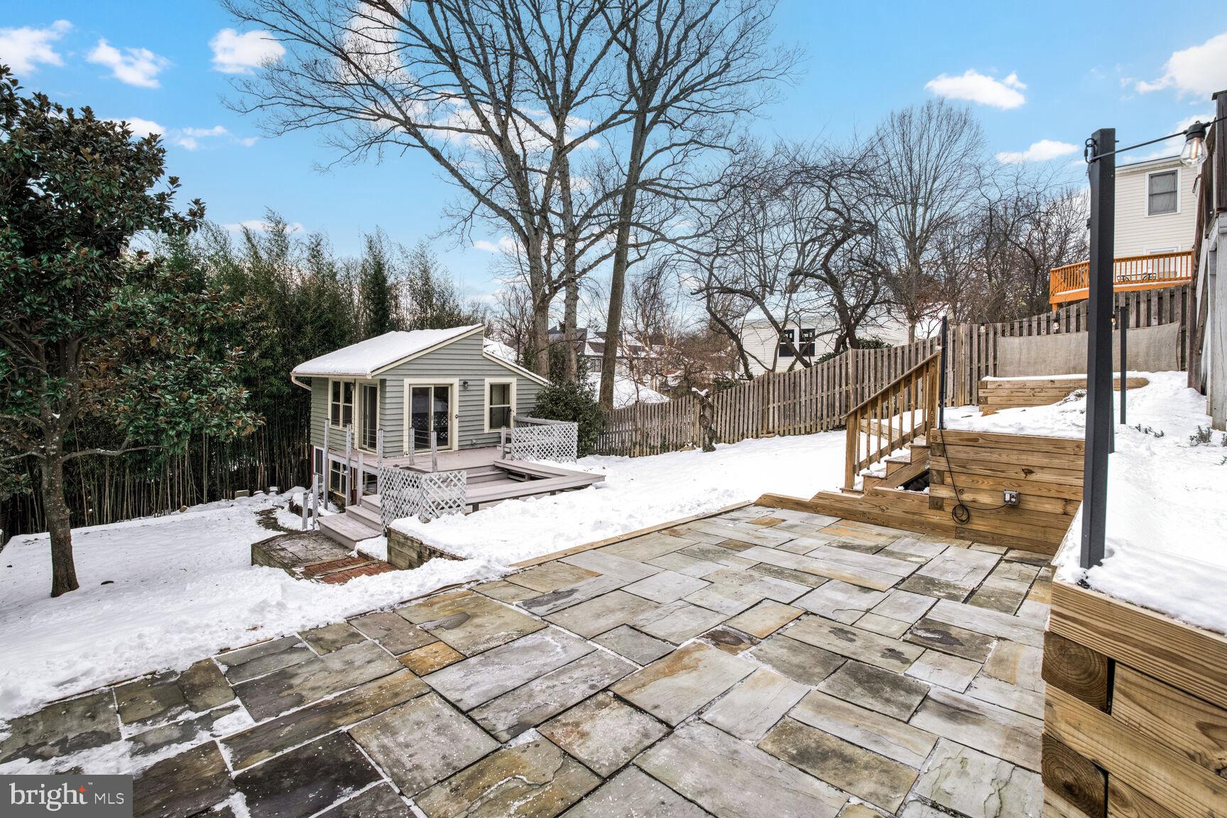 1708 N Stafford St N