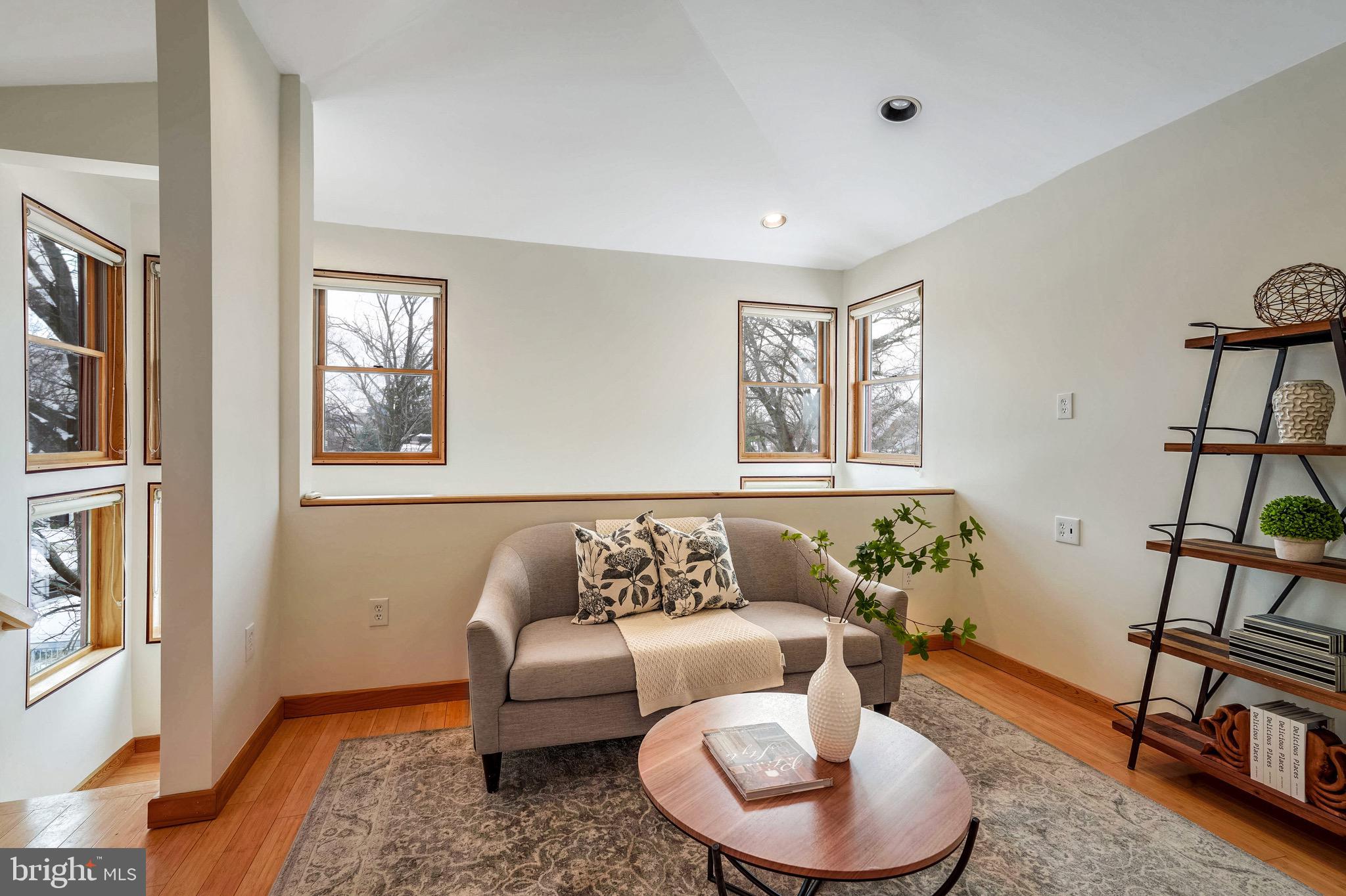 1708 N Stafford St N