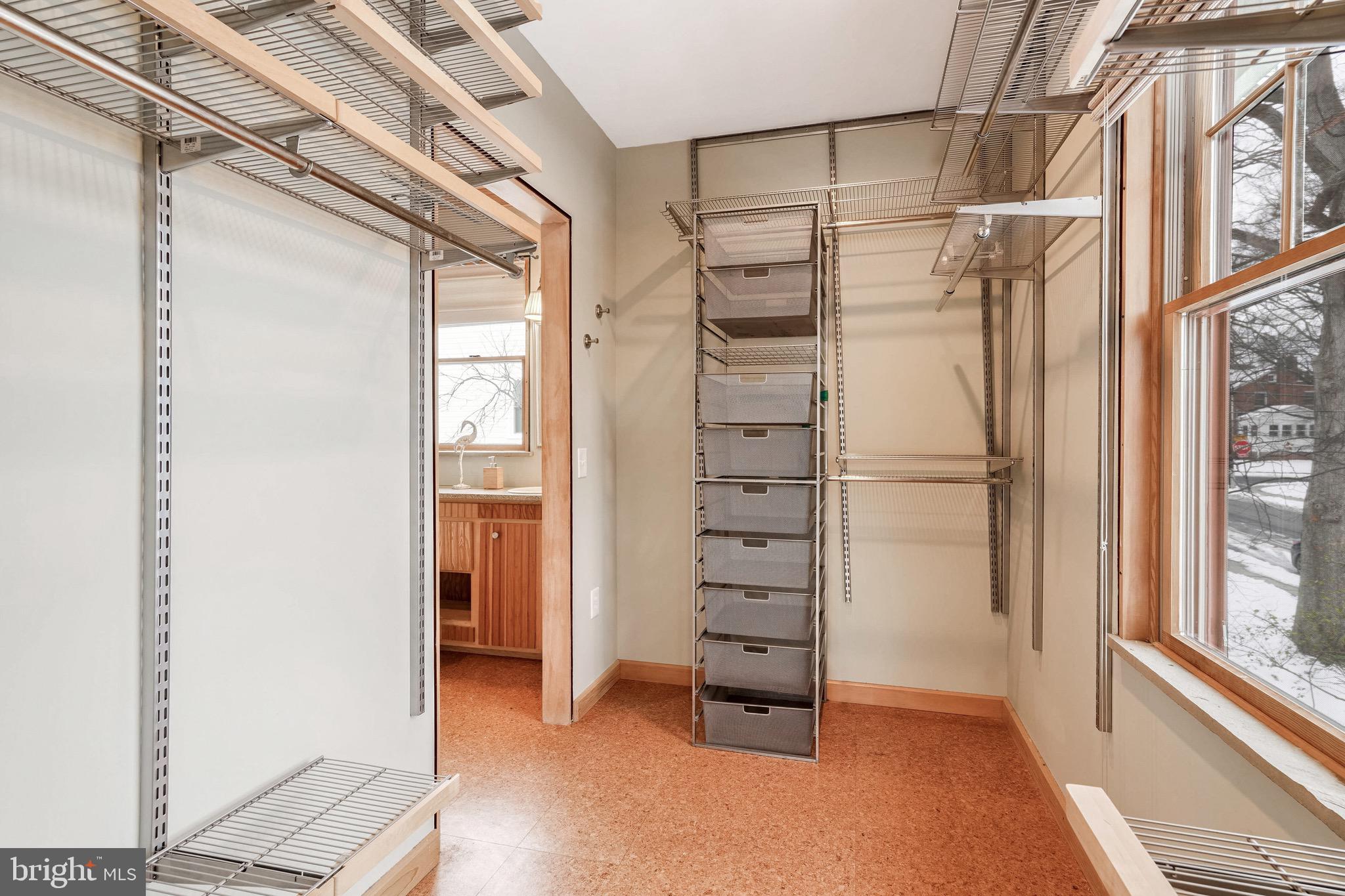 1708 N Stafford St N