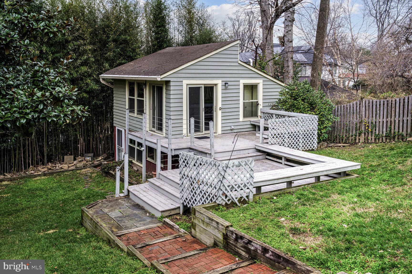 1708 N Stafford St N