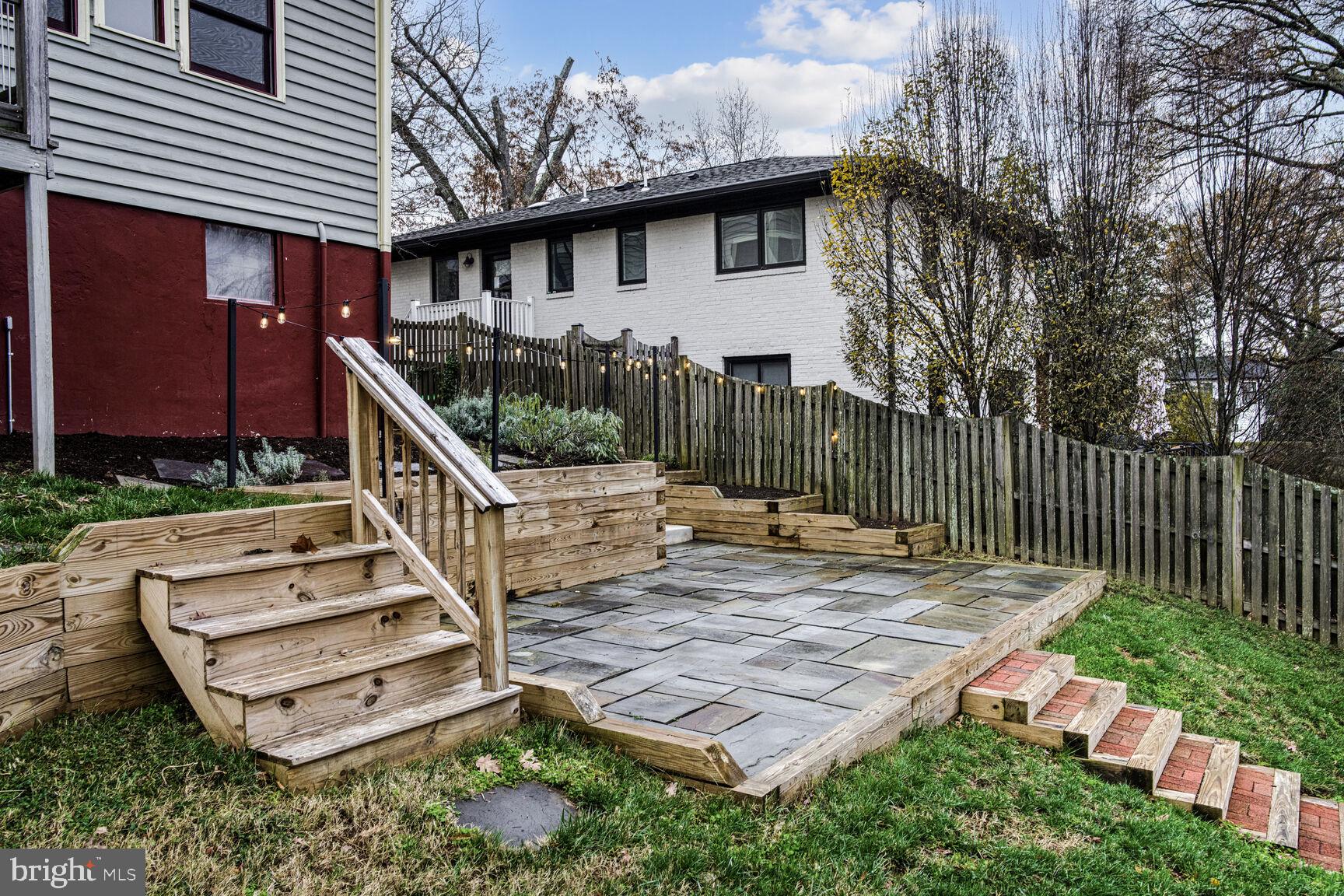 1708 N Stafford St N