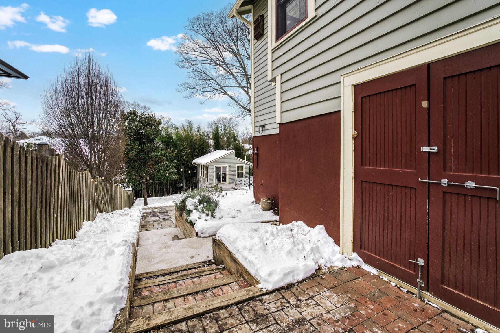 1708 N Stafford St N