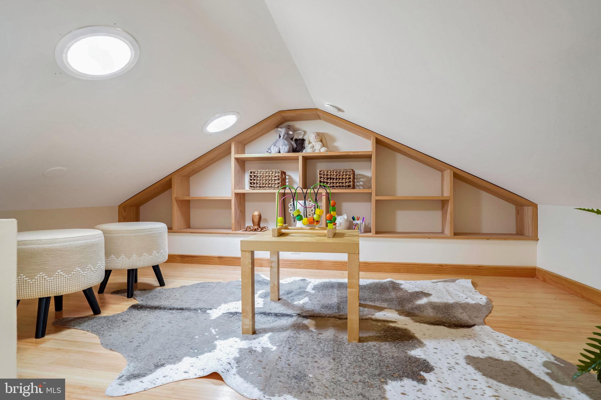 1708 N Stafford St N