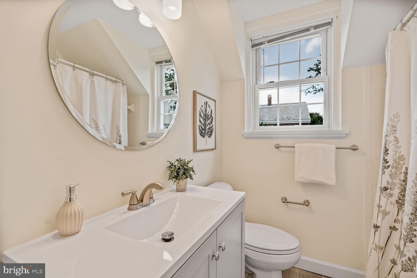 3465 S Wakefield St S