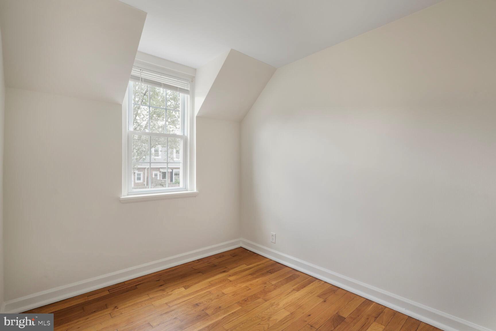 3465 S Wakefield St S