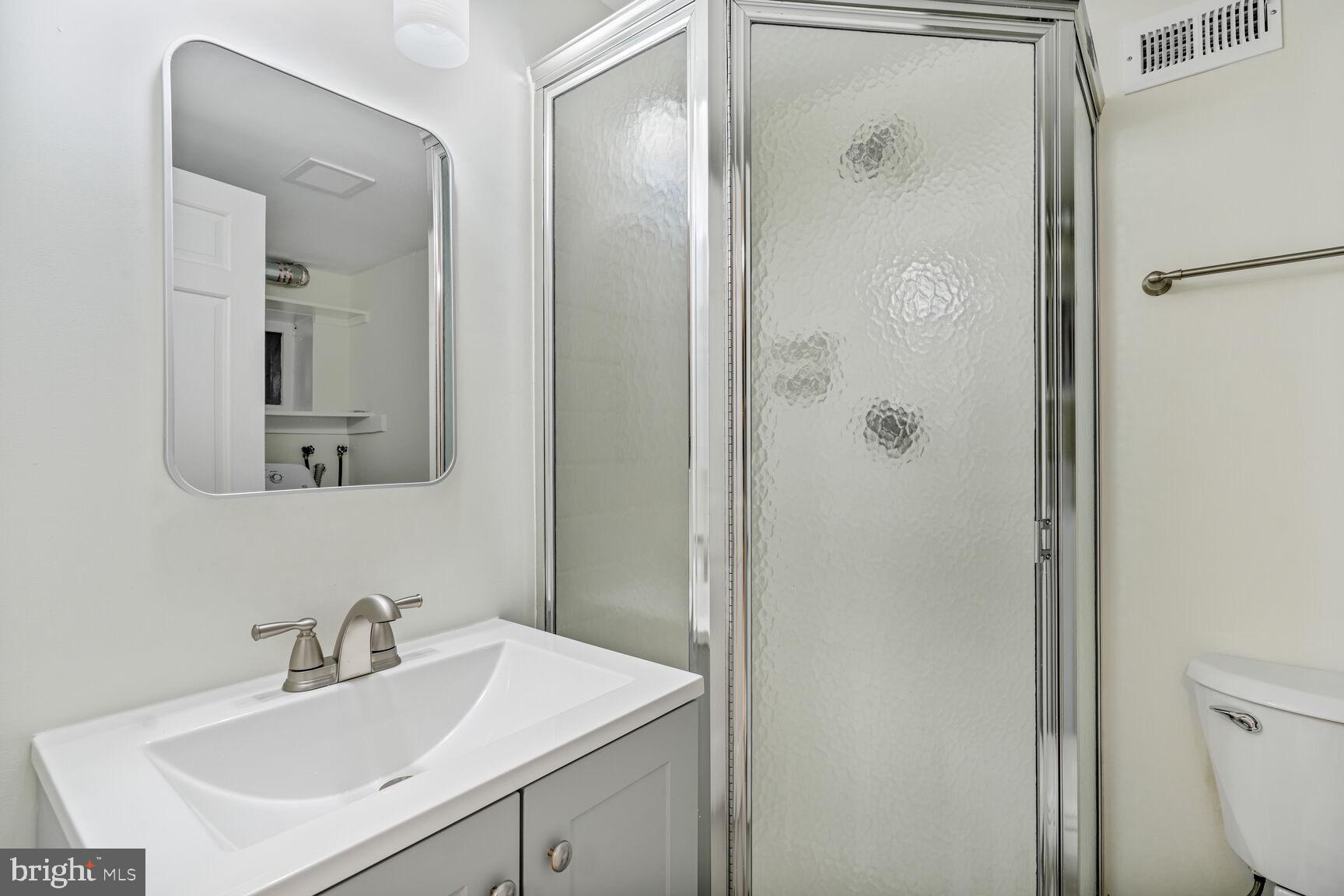 3465 S Wakefield St S