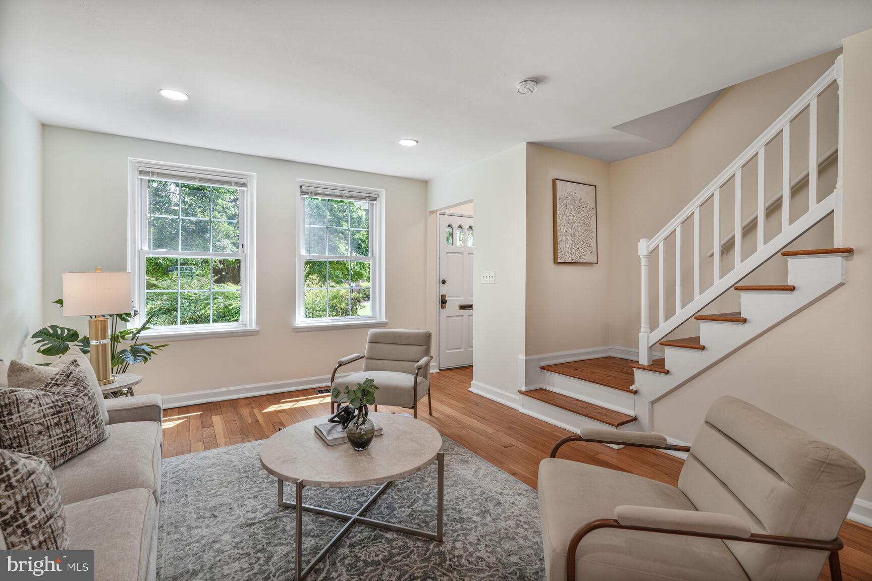 3465 S Wakefield St S