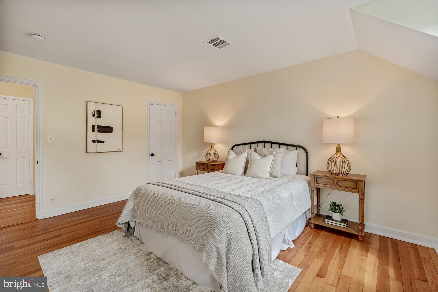 3465 S Wakefield St S