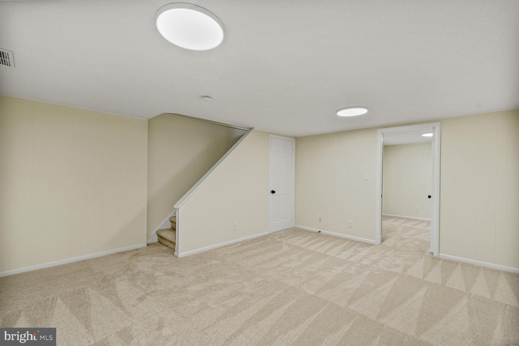 3465 S Wakefield St S