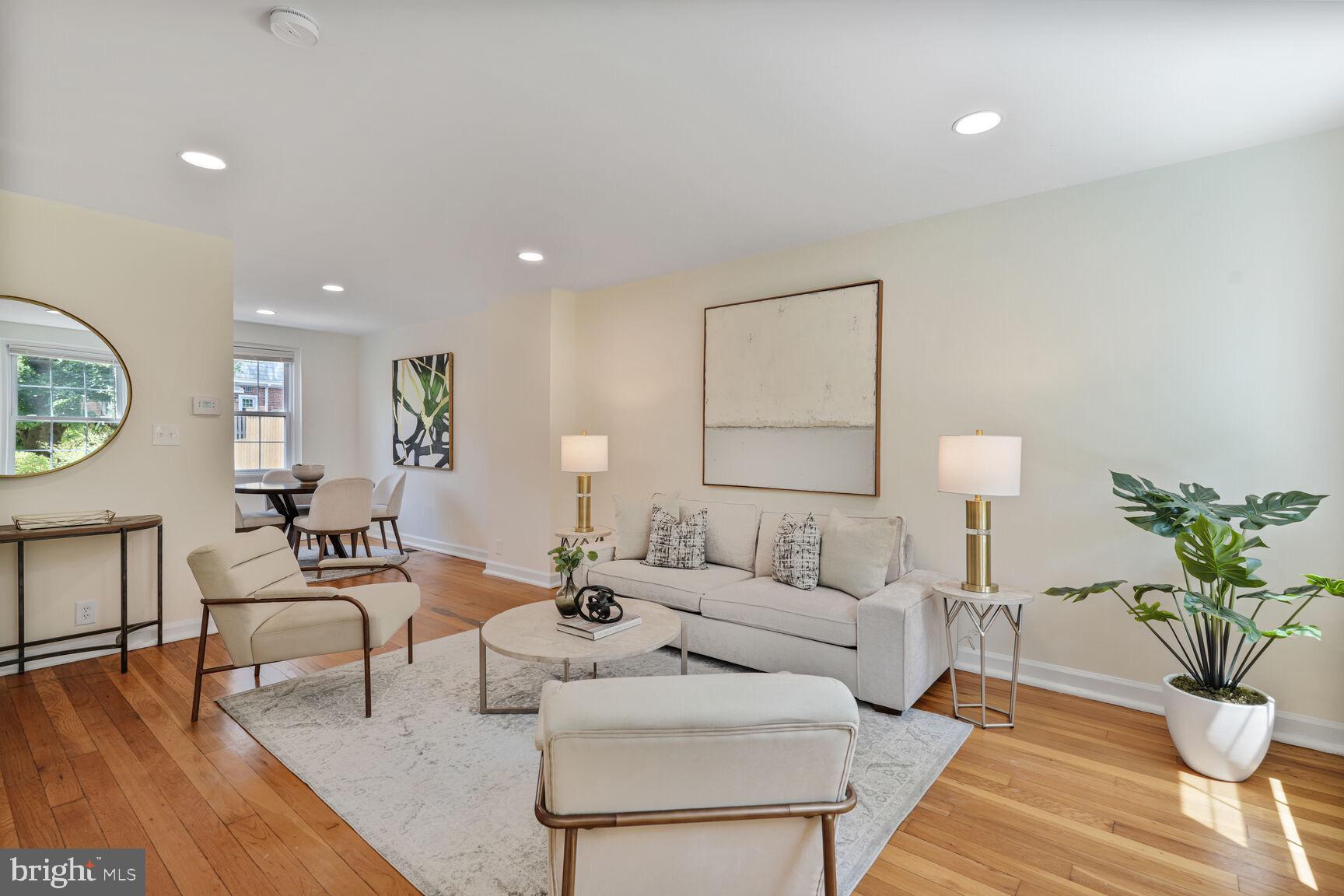 3465 S Wakefield St S