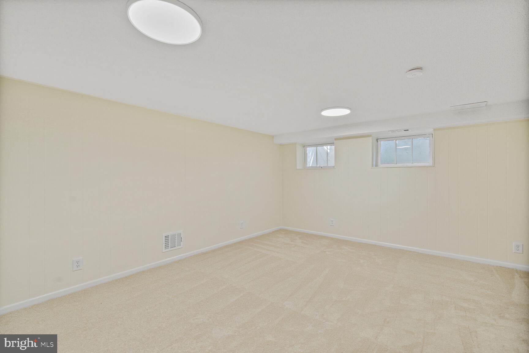 3465 S Wakefield St S