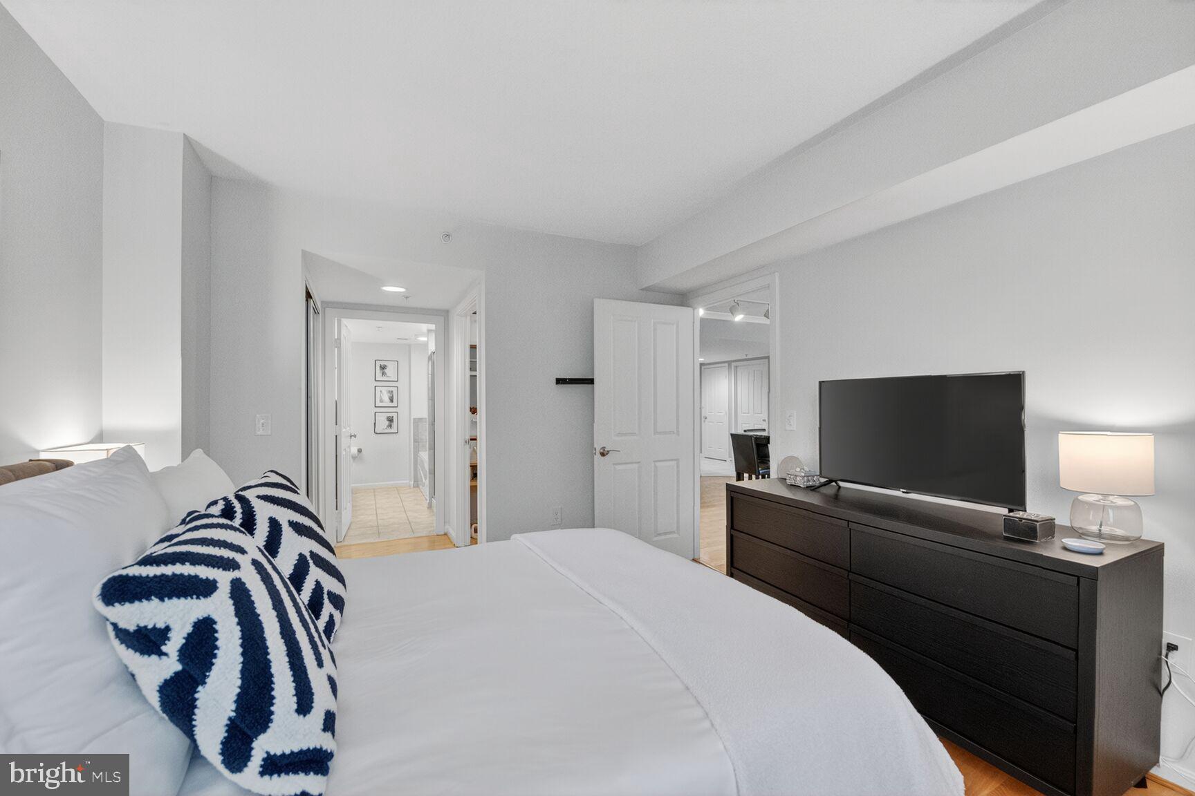 2220 FAIRFAX DRIVE 707