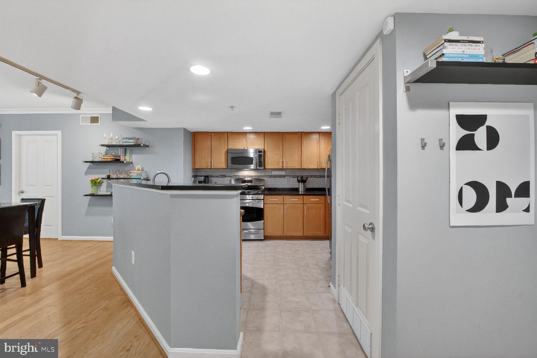 2220 FAIRFAX DRIVE 707