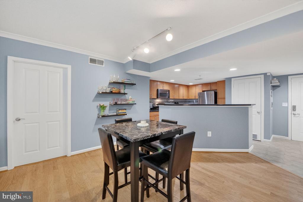 2220 FAIRFAX DRIVE 707