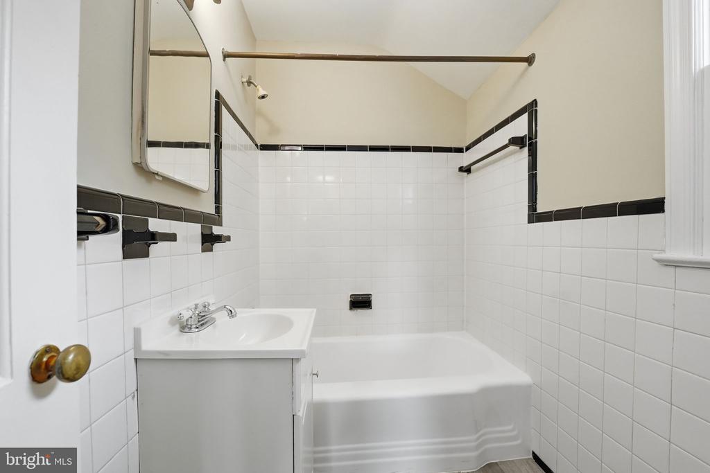 2127 PATRICK HENRY DRIVE