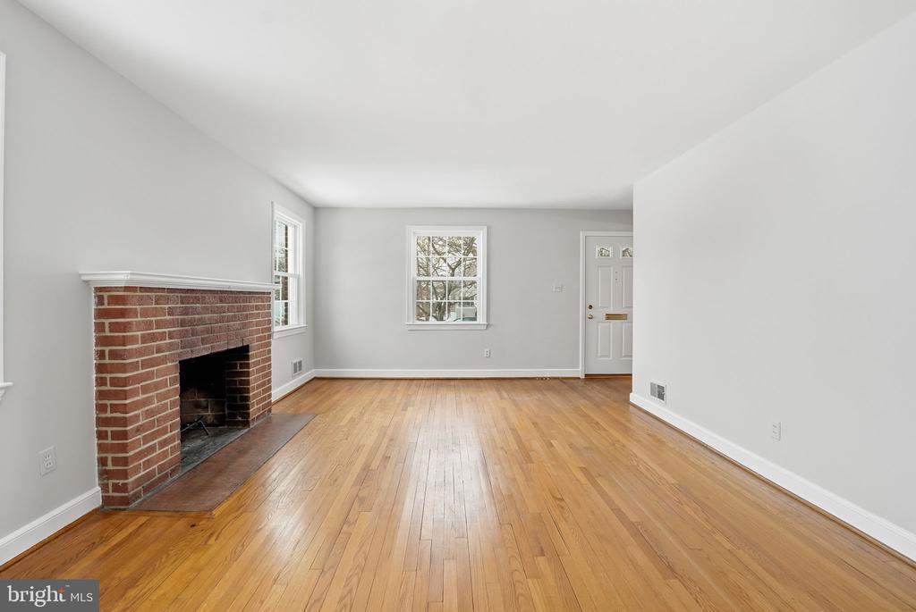 2127 PATRICK HENRY DRIVE