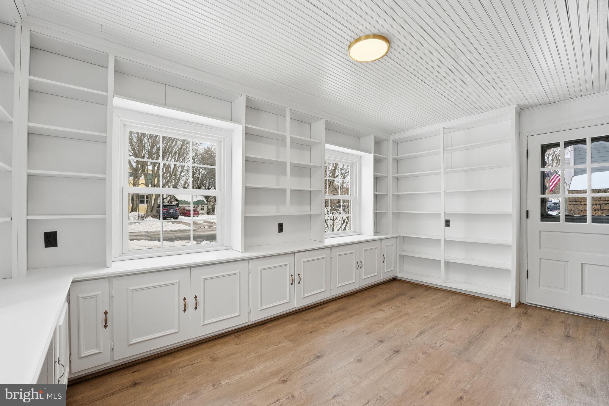 2127 PATRICK HENRY DRIVE