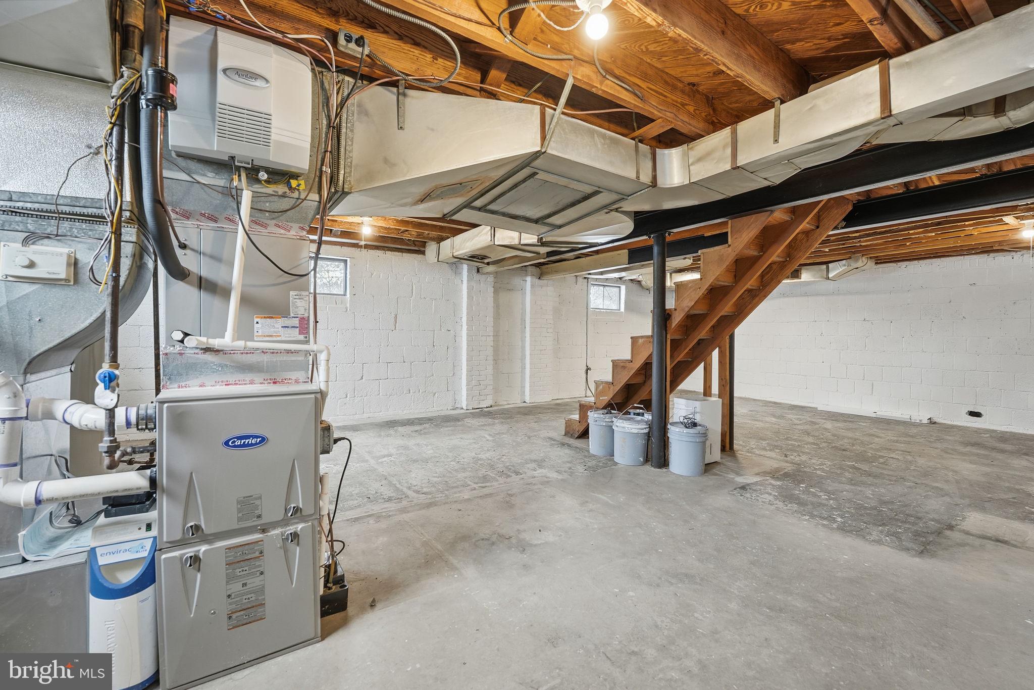 2127 PATRICK HENRY DRIVE