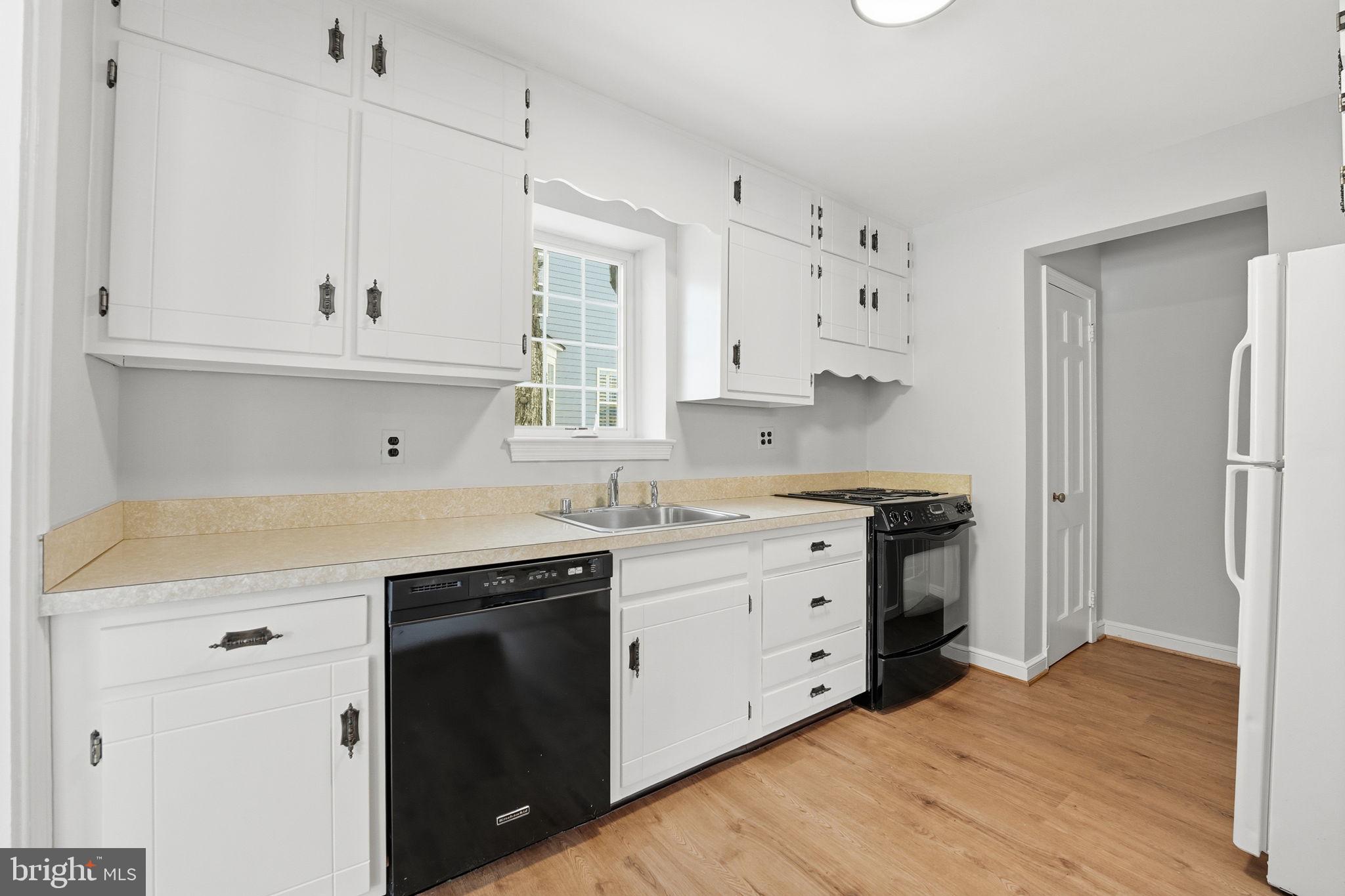 2127 PATRICK HENRY DRIVE