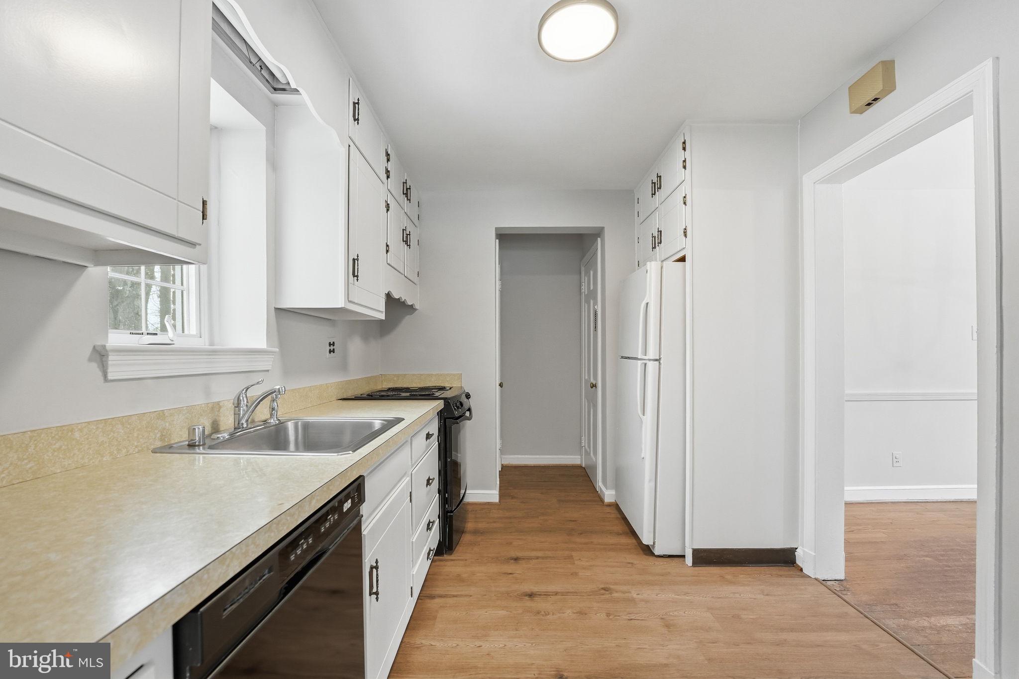 2127 PATRICK HENRY DRIVE