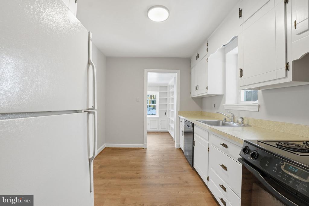2127 PATRICK HENRY DRIVE