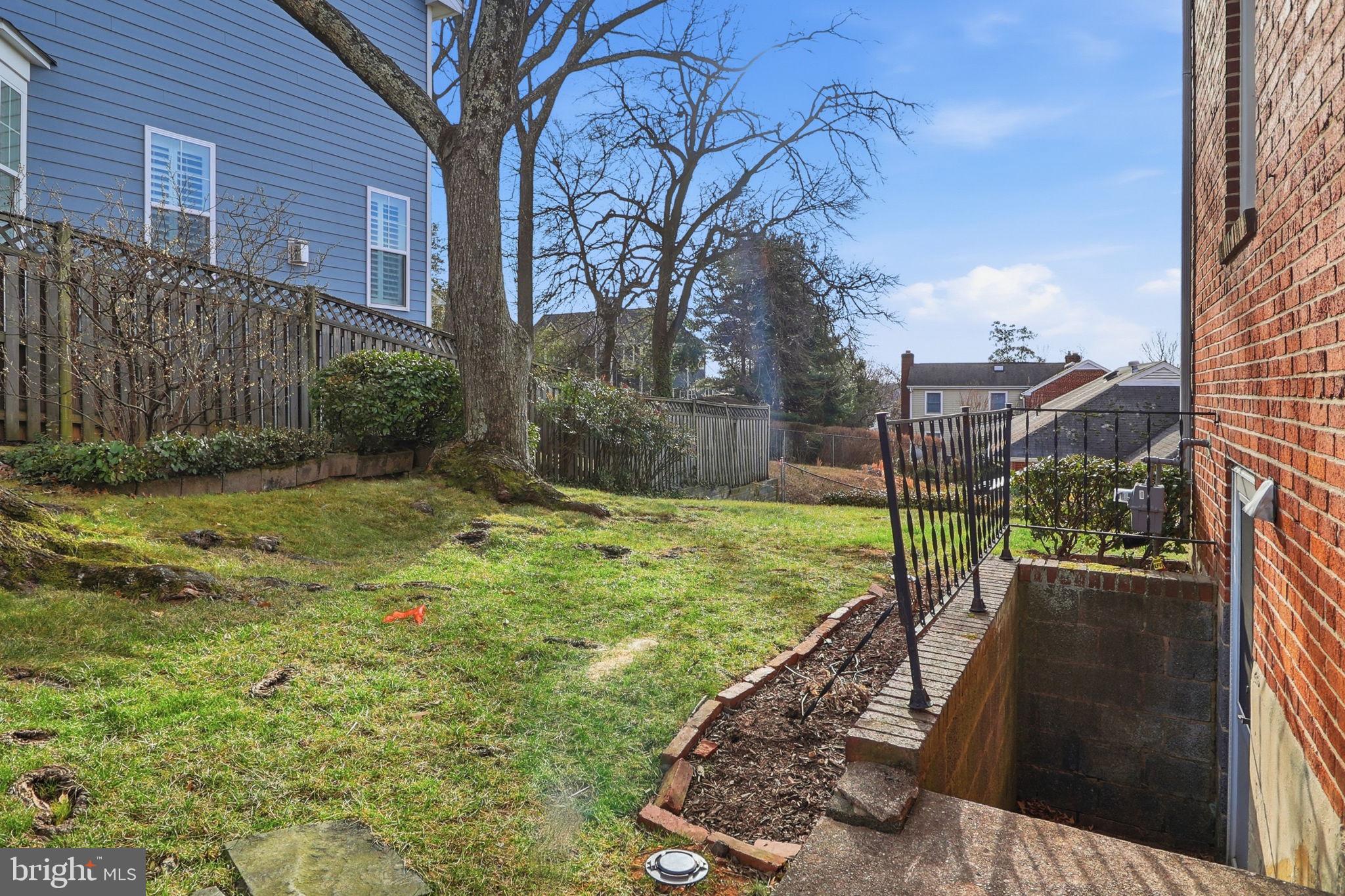 2127 PATRICK HENRY DRIVE