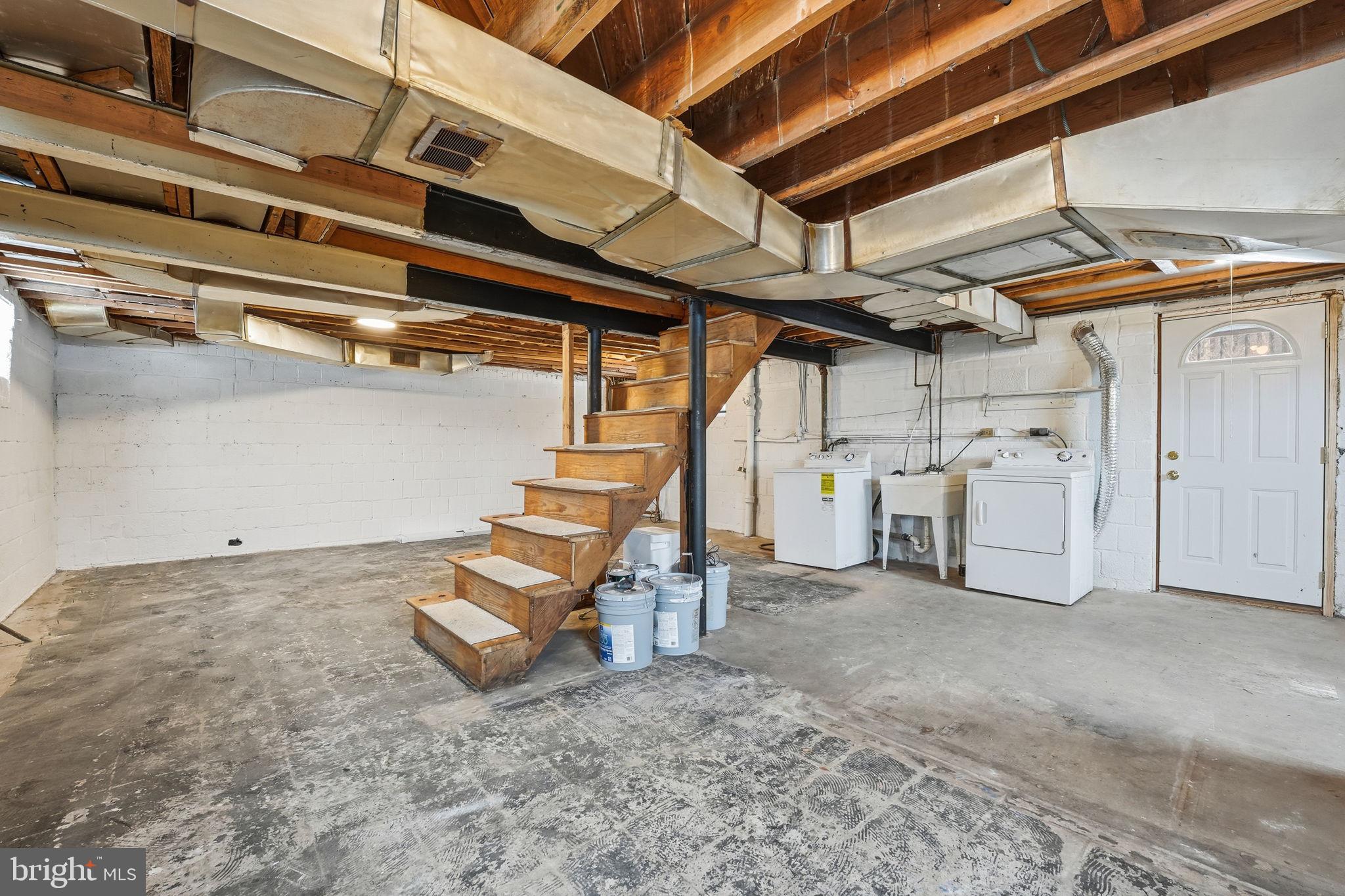 2127 PATRICK HENRY DRIVE