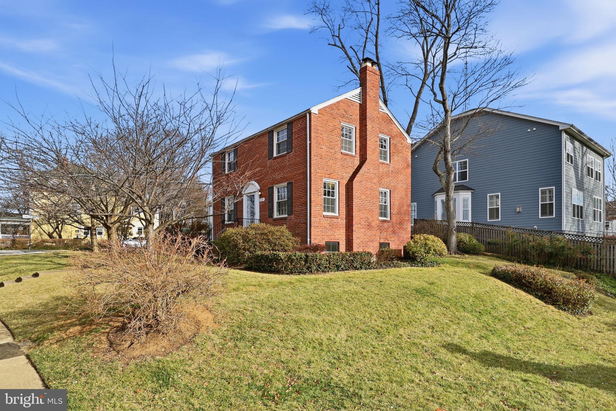 2127 PATRICK HENRY DRIVE