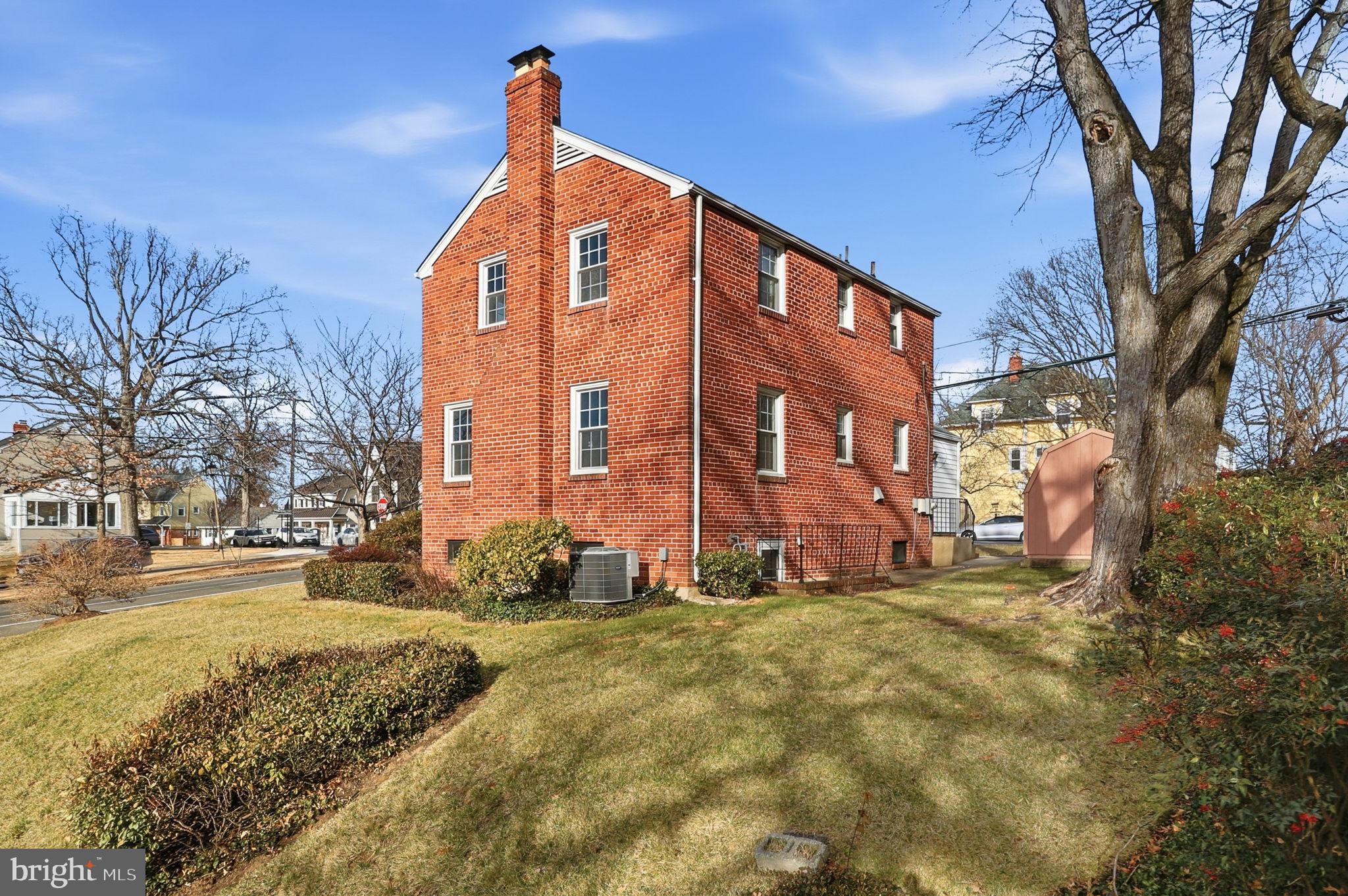 2127 PATRICK HENRY DRIVE