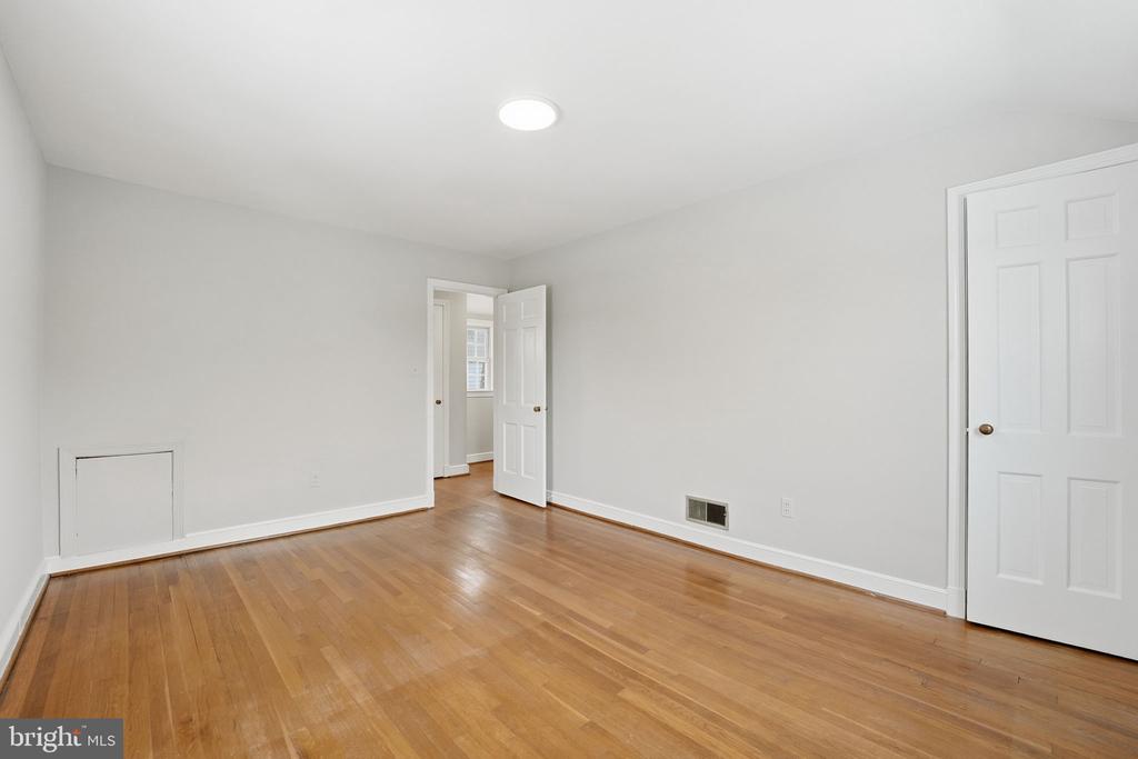 2127 PATRICK HENRY DRIVE