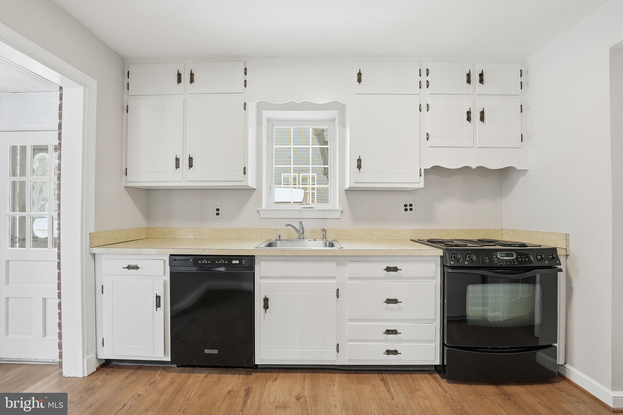 2127 PATRICK HENRY DRIVE