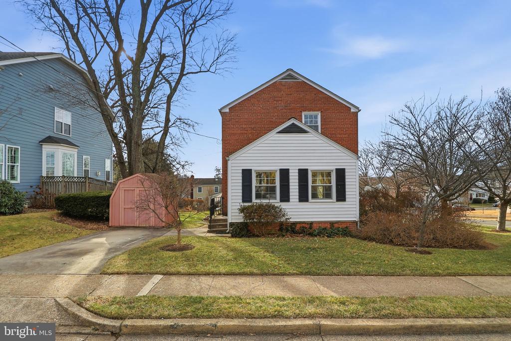 2127 PATRICK HENRY DRIVE